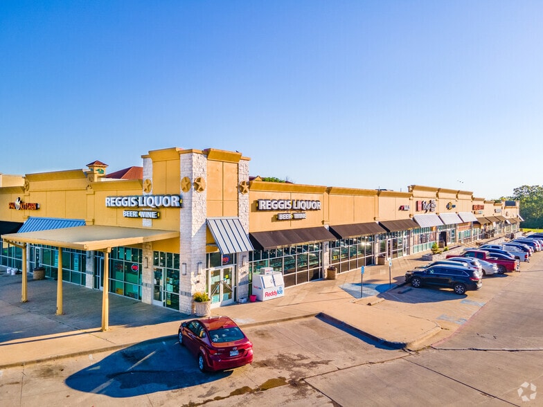 More Photos Of 2916 N US Highway 75, Sherman Storefront For Lease