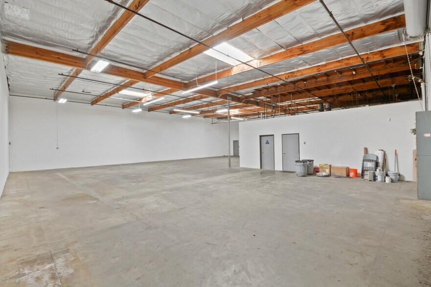 More Photos Of 2296 N Batavia St, Orange Warehouse For Sale