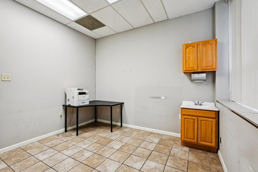 More Photos Of 99-105 Berkshire Ave, Paterson Office For Lease