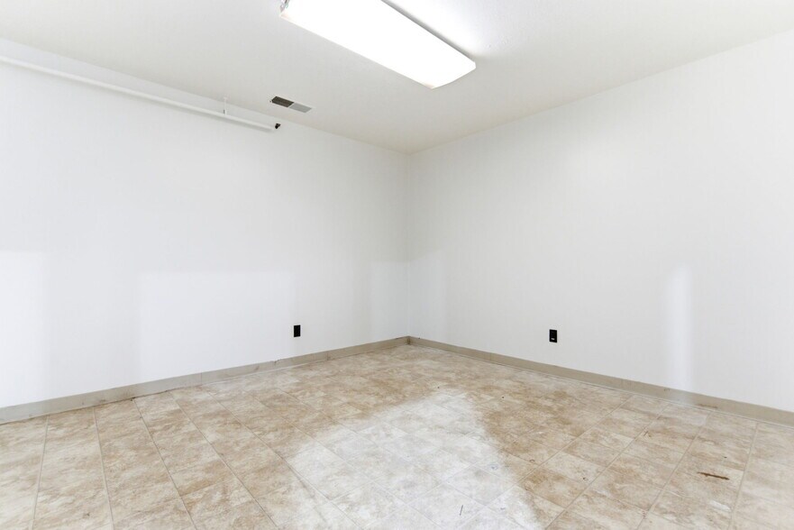 More Photos Of 473 Roberts Ave, Louisville Warehouse For Sale