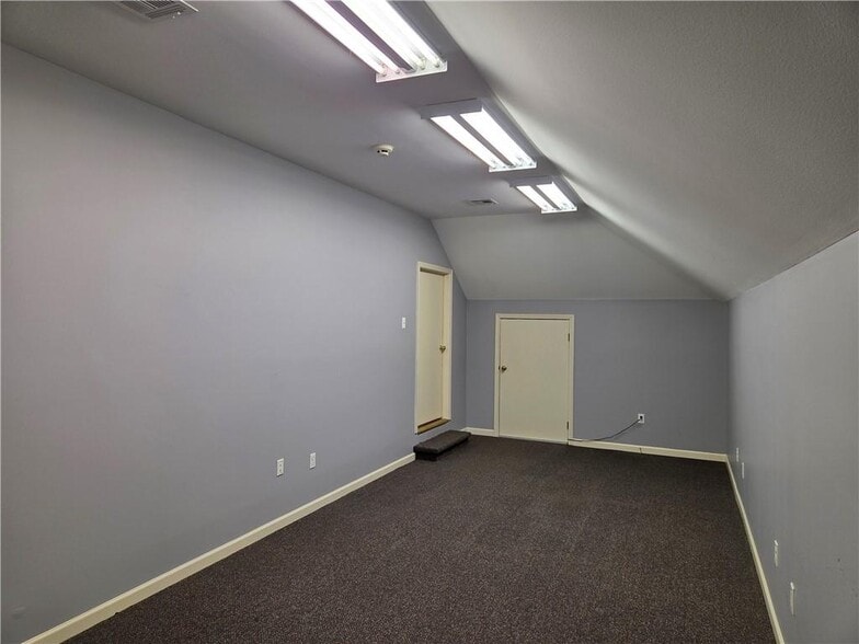More Photos Of 1065 Muller Pky, Westwego Office For Sale