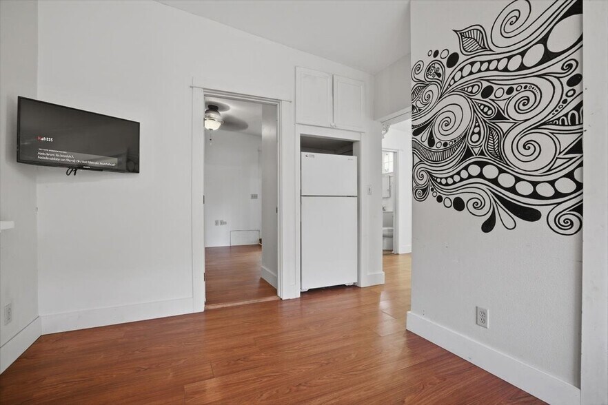 More Photos Of 145 N Market St, Wailuku Storefront Retail Residential For Lease