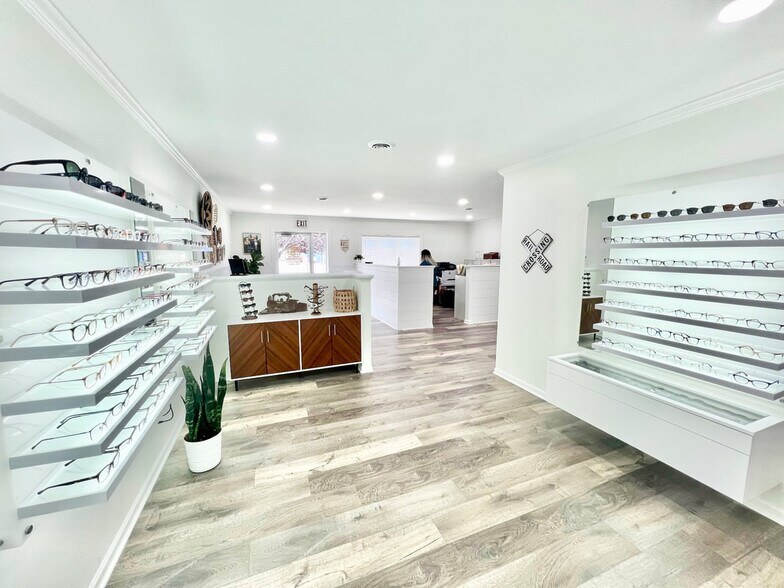 More Photos Of 101 S Central Ave, Eureka General Retail For Sale