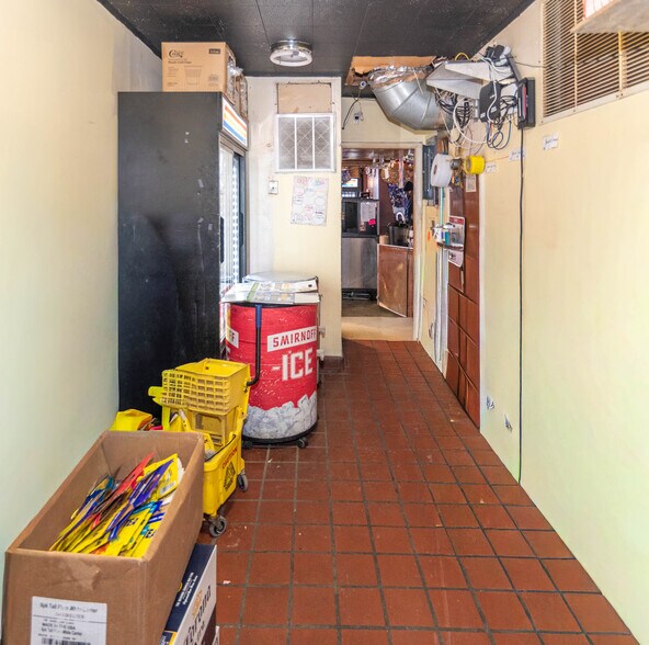 More Photos Of 2816 Old North Point Rd, Baltimore Bar For Sale