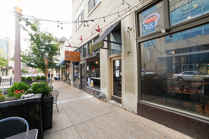 More Photos Of 4590 Laclede Ave, Saint Louis Restaurant For Lease