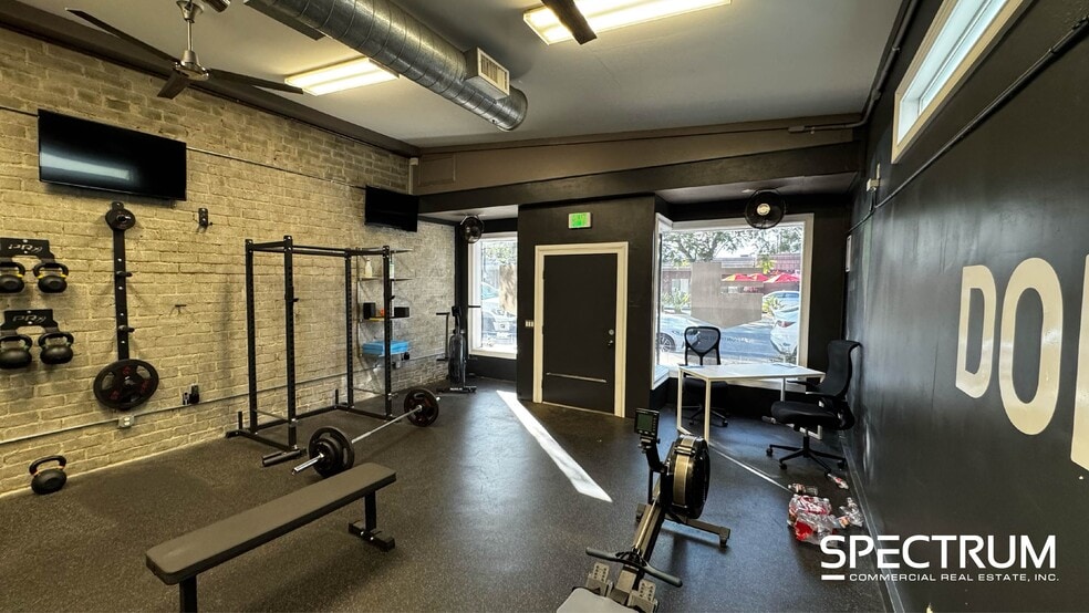 More Photos Of 2707 W Burbank Blvd, Burbank Storefront Retail Residential For Lease