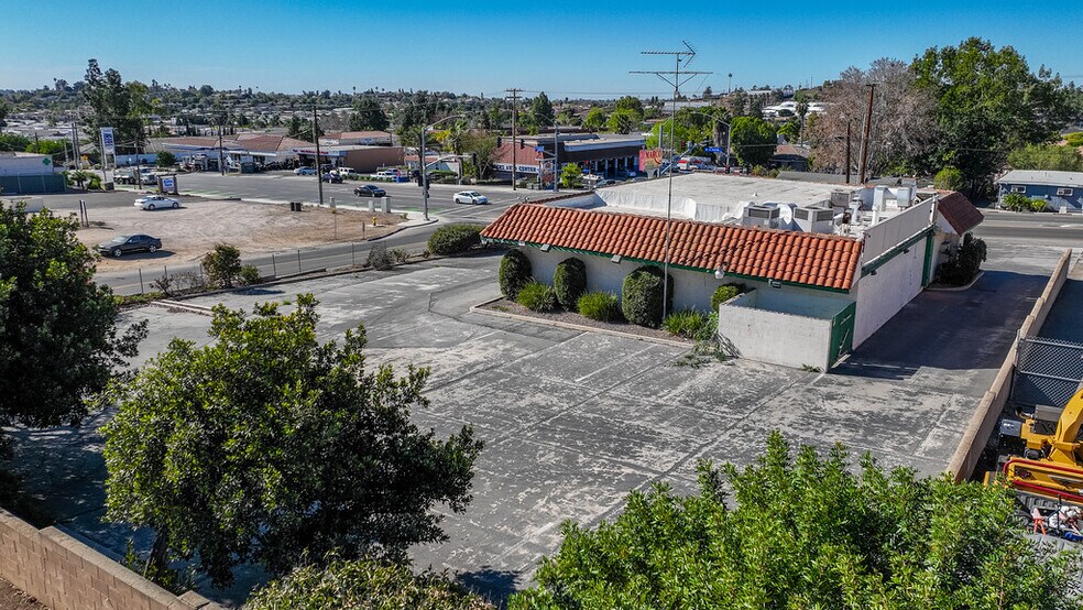 More Photos Of 1825 E Vista Way, Vista Restaurant For Sale