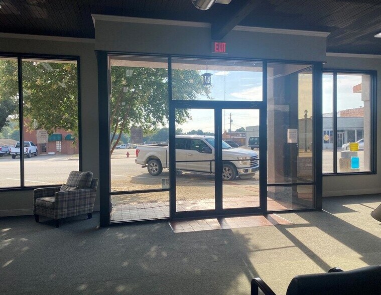 More Photos Of 34 S Scott St, Camilla Office For Sale