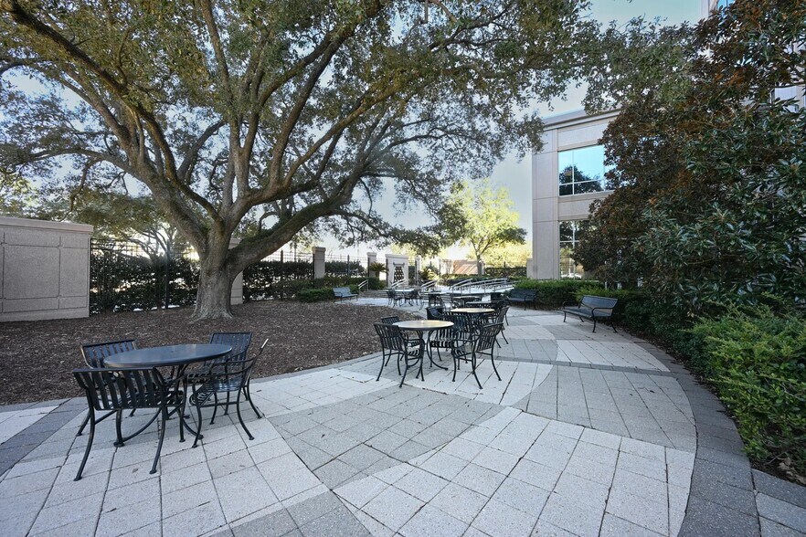 More Photos Of 4171 Essen Ln, Baton Rouge Office For Lease