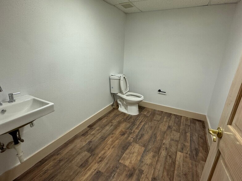 More Photos Of 2403 E 4th Ave, Tampa Warehouse For Lease