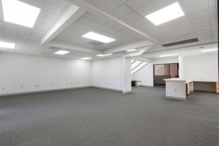 More Photos Of 11600 Busy St, Richmond Office For Lease