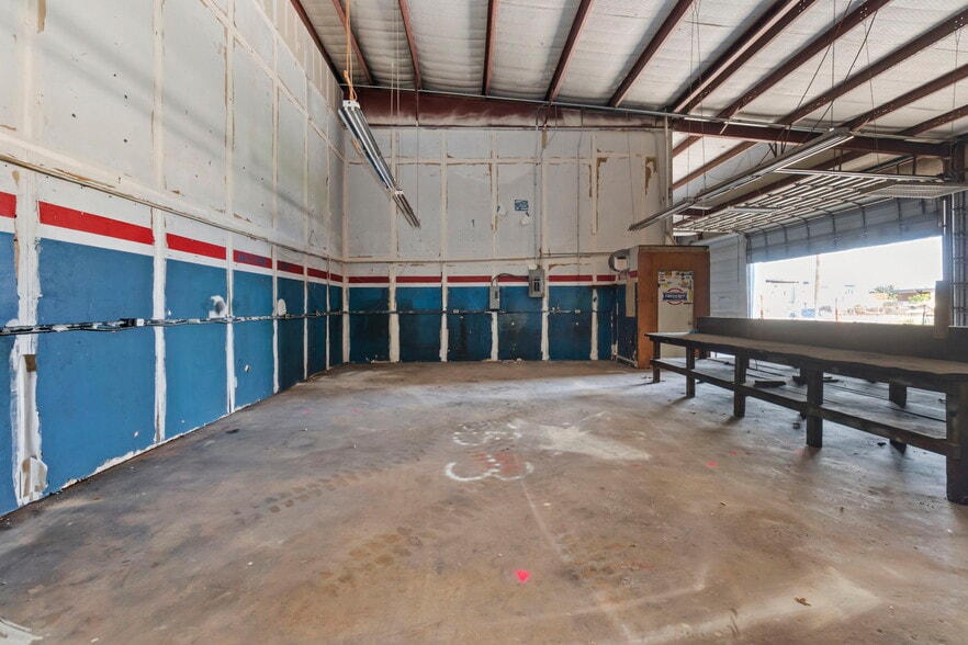 More Photos Of 290 Wonder World Dr, San Marcos Warehouse For Lease