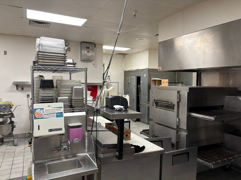 More Photos Of 10535 S State St, Sandy Freestanding For Lease
