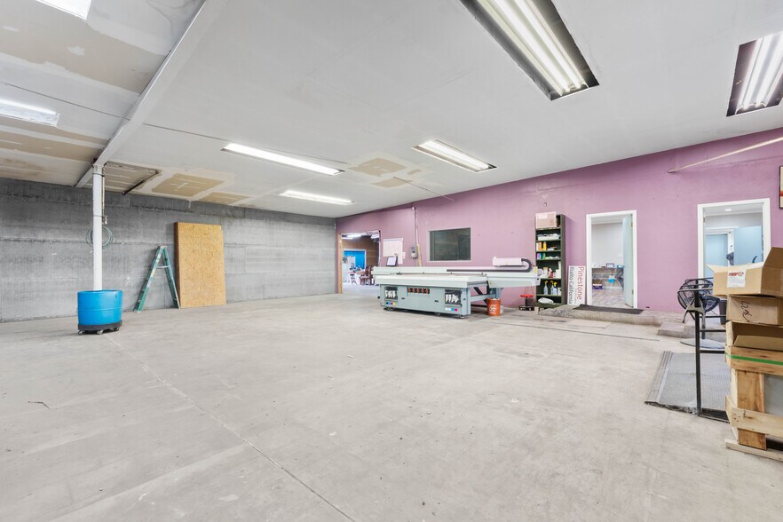 More Photos Of 491 W Rialto Ave, Rialto Manufacturing For Sale