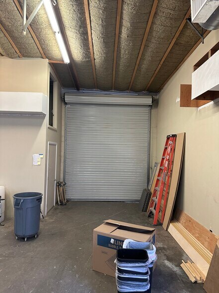 More Photos Of 19779 Bahama St, Northridge Warehouse For Lease