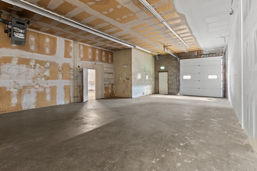 More Photos Of 4216 25 Av, Vernon Industrial For Lease