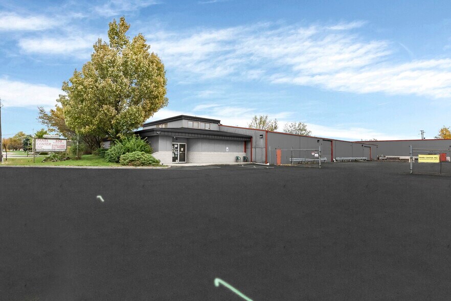 More Photos Of 850 Kaderly Dr, Columbus Warehouse For Lease