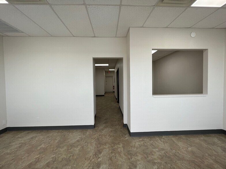 More Photos Of 2000 W San Antonio St, Lockhart Unknown For Lease