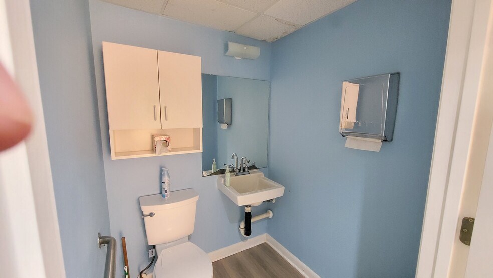 More Photos Of 2831 Ringling Blvd, Sarasota Medical For Sale