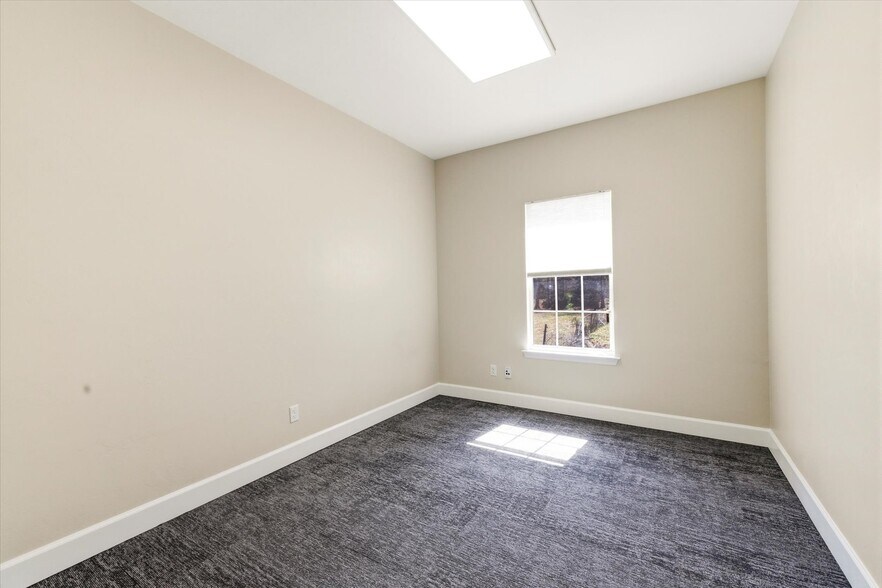 More Photos Of 1804 Miccosukee Commons Dr, Tallahassee Office For Sale