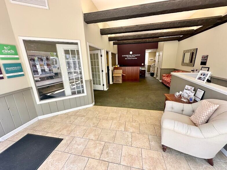 More Photos Of 538 Bloomfield Ave, Verona Storefront Retail Office For Lease