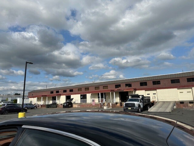 More Photos Of 5 Johnson Dr, Raritan Warehouse For Lease