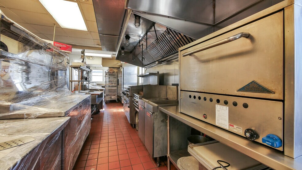 More Photos Of 236 S Bayview Dr, Strathmere Restaurant For Sale