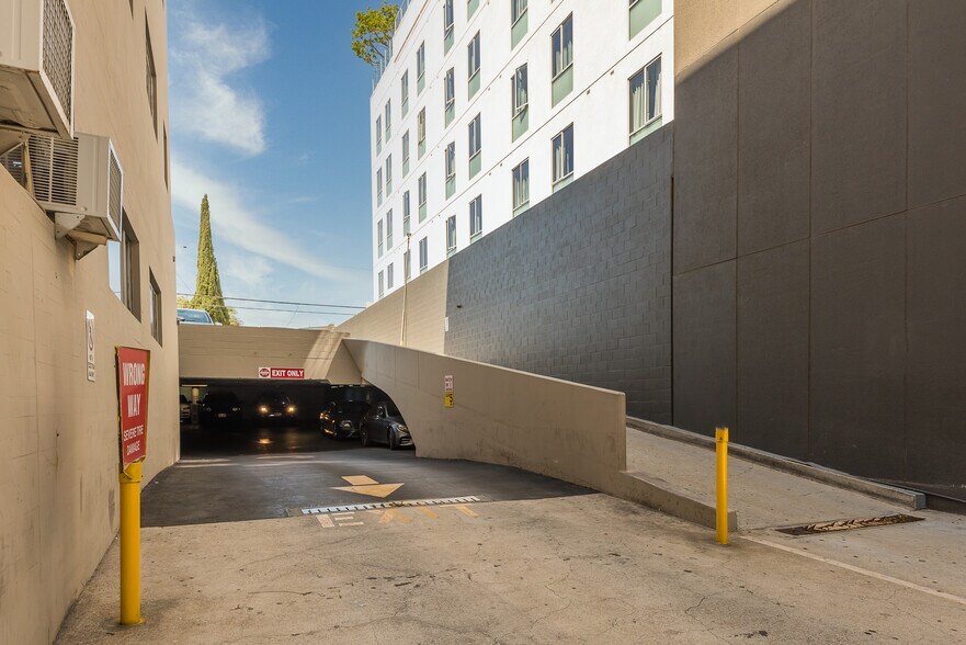 More Photos Of 6333 Wilshire Blvd, Los Angeles Medical For Lease