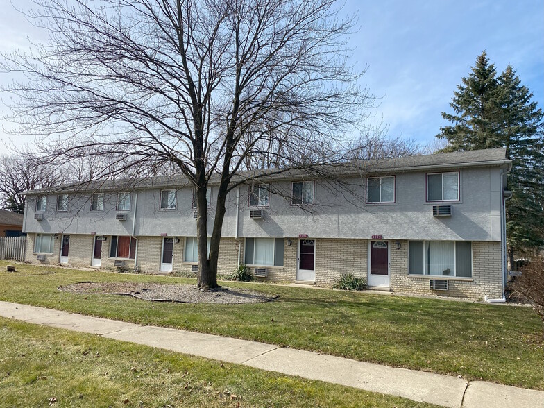 Primary Photo Of 4081 Airport Rd, Waterford Township Apartments For Sale