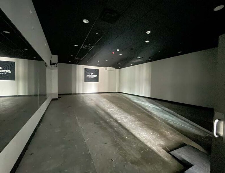 More Photos Of 5400 Pointe West Cir, Richmond Unknown For Lease