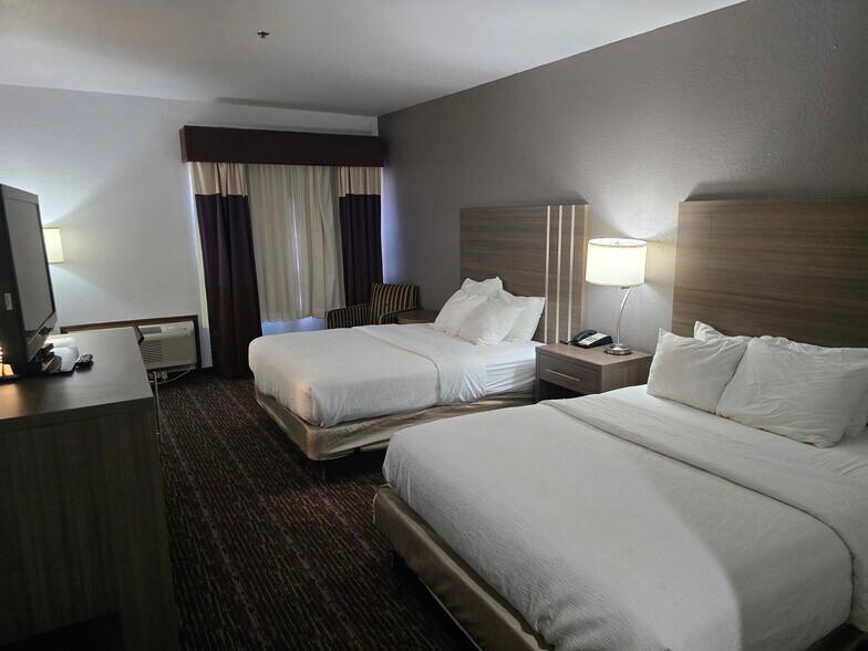 More Photos Of 2700 E 2nd St, Edmond Hotel For Sale