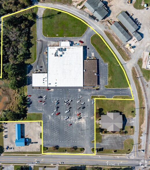 More Photos Of 140 W Dykes St, Cochran Supermarket For Lease