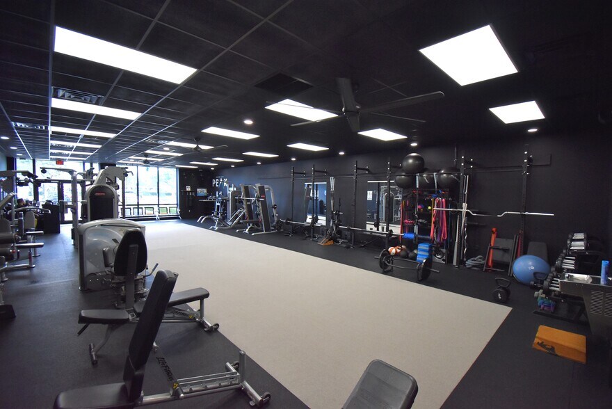 More Photos Of 701 21st St, Vero Beach General Retail For Lease