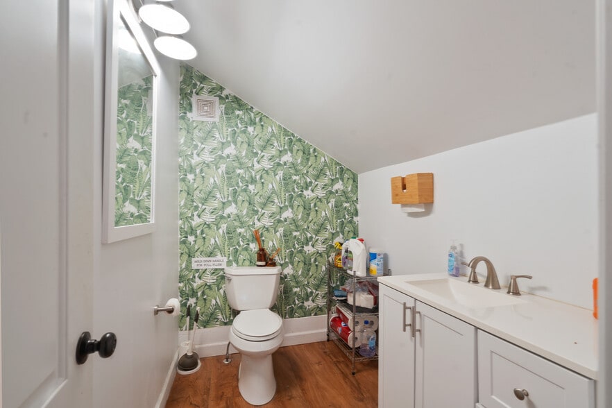More Photos Of 106 W J St, Benicia Office For Sale