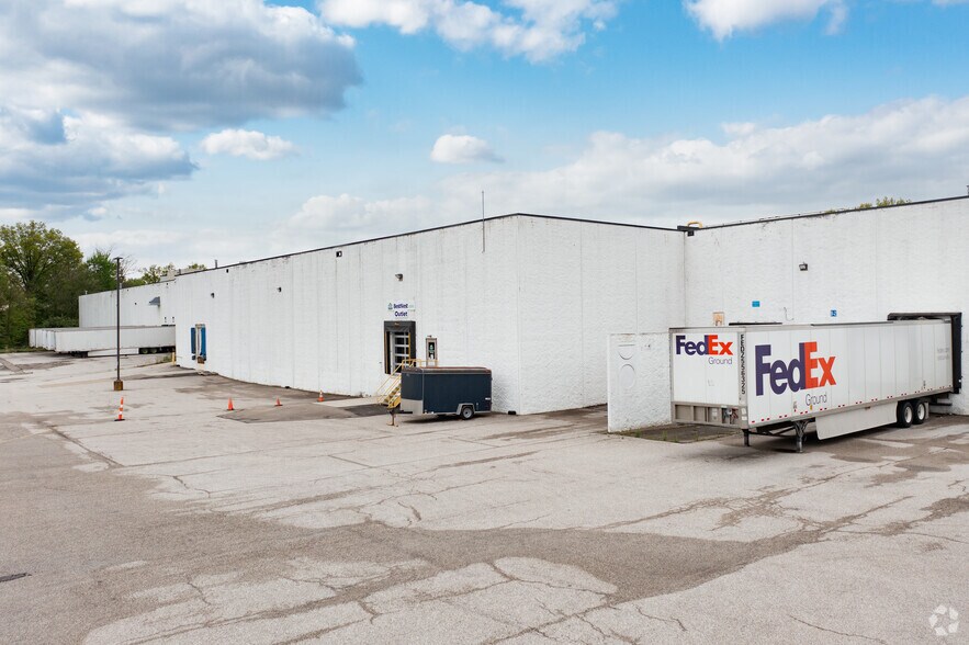 More Photos Of 4000-4024 Precision Dr, Cincinnati Manufacturing For Lease