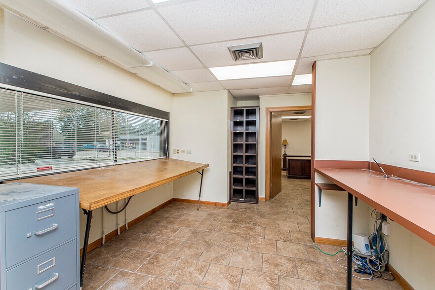 More Photos Of 724 Avenue F, Bogalusa Office For Sale