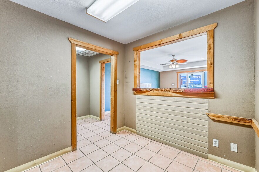 More Photos Of 26 W Washington Dr, San Angelo Warehouse For Sale