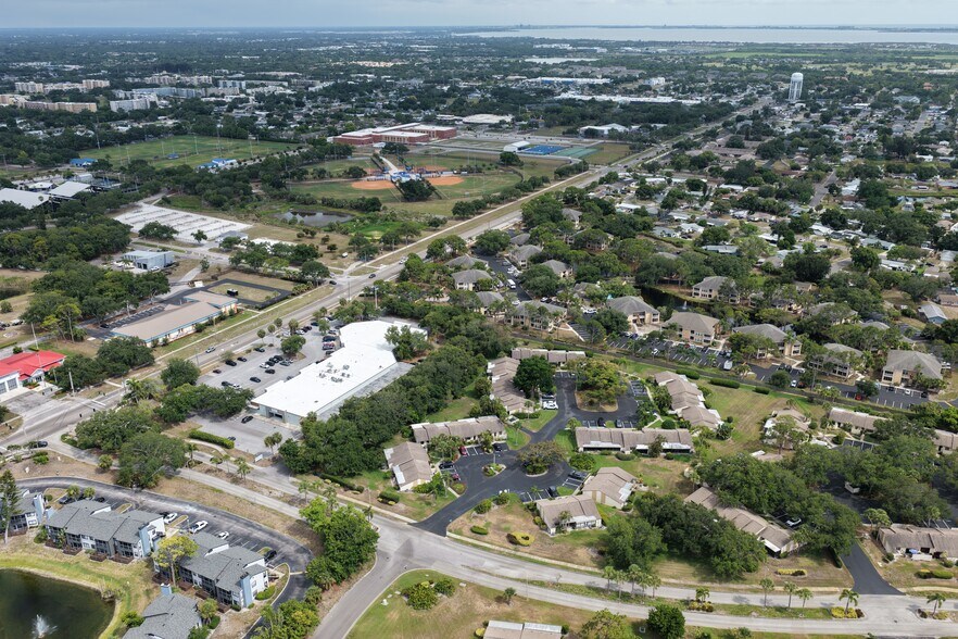 More Photos Of 2906 62nd St W, Bradenton Multifamily For Sale