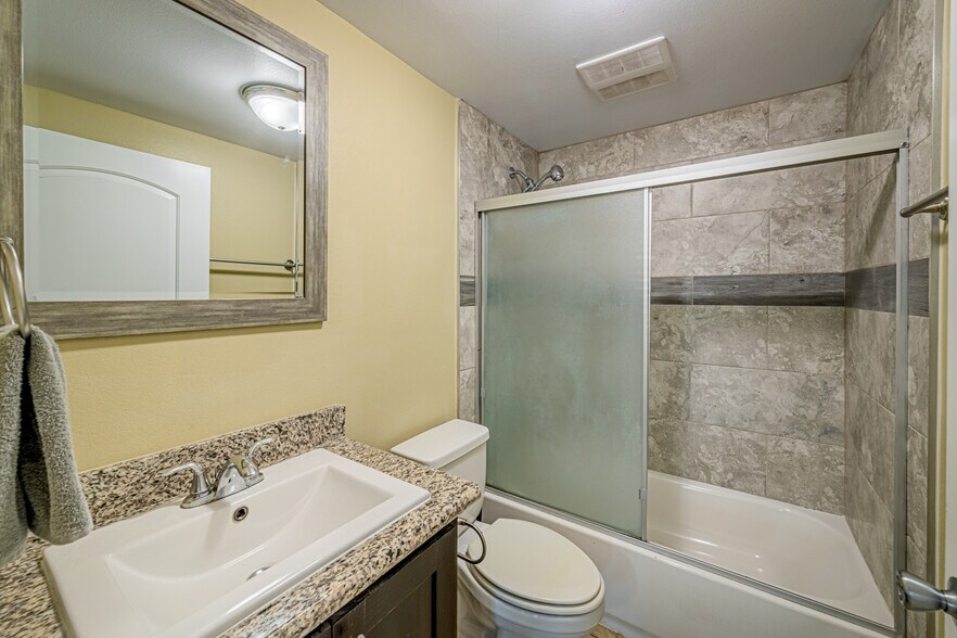 More Photos Of 943 Broad Ave, Wilmington Apartments For Sale