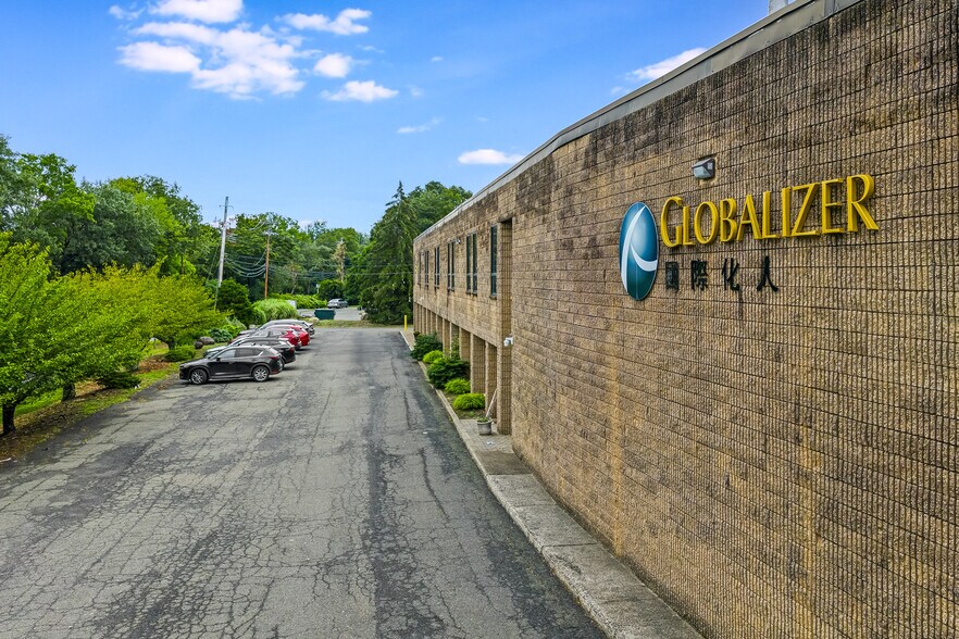 More Photos Of 3 Tice Rd, Franklin Lakes Distribution For Lease