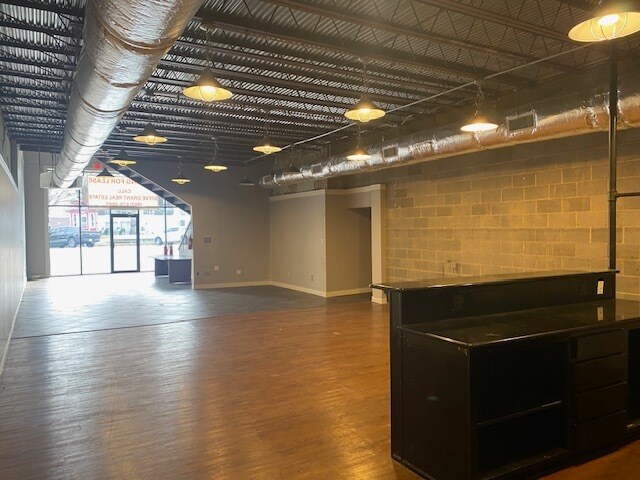 More Photos Of 117 E Tyler St, Athens Storefront Retail Office For Lease