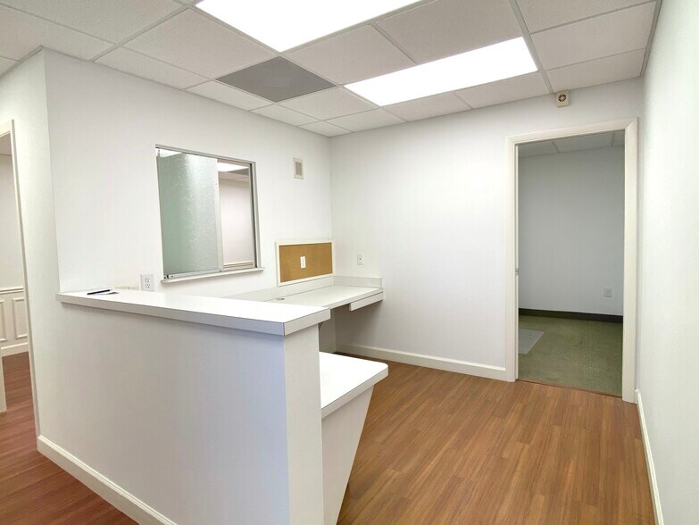 More Photos Of 848 1st Ave N, Naples Medical For Lease