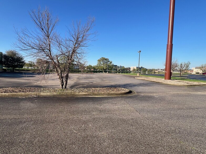 More Photos Of 8301 Eagle Lake Dr, Evansville Restaurant For Sale