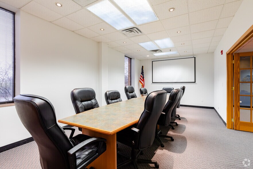 More Photos Of 3060-3080 Ogden Ave, Lisle Unknown For Lease