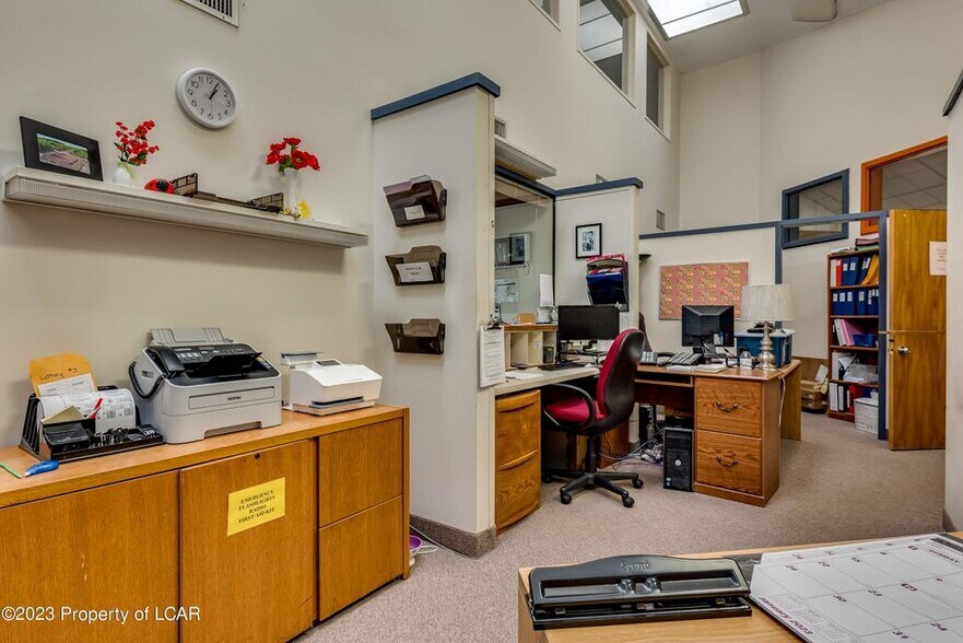More Photos Of 104 Woodward Hill Rd, Edwardsville Office For Sale