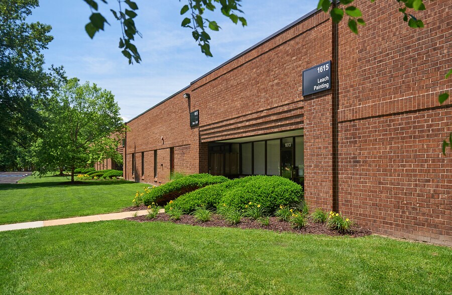 More Photos Of 1601-1617 Manufacturers Dr, Fenton Warehouse For Sale