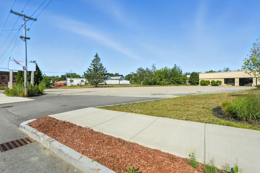 More Photos Of 250 Central St, Winchendon Drugstore For Lease