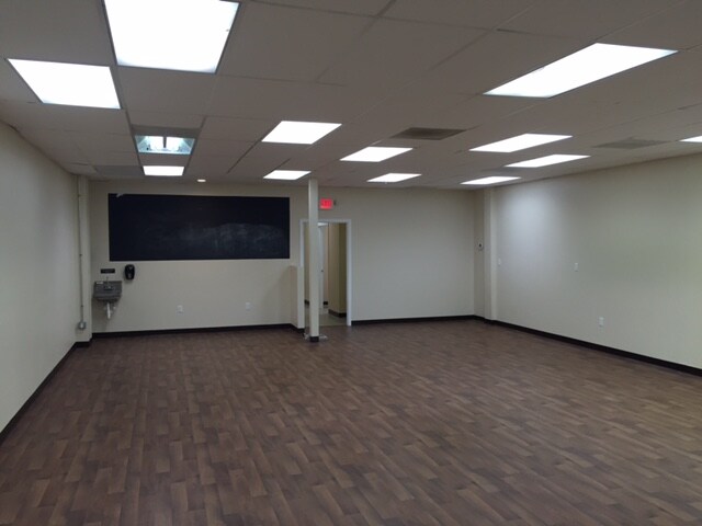 More Photos Of 5238-5246 Summit Bridge Rd, Middletown Storefront For Lease