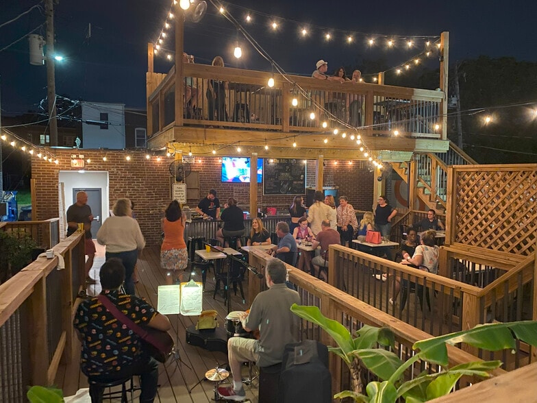 More Photos Of 4247 S Kingshighway Blvd, Saint Louis Bar For Lease