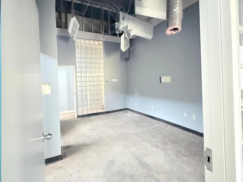 More Photos Of 156 N George St, York Storefront Retail Office For Lease
